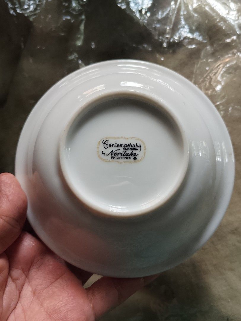 Vintage Noritake Contemporary China Set (Category: Dinnerware & Cutlery) located in Bulacan. Submitted by antikquera (Listing ID 1453235817, Image 3). Description: Vintage Noritake Contemporary Fine China Set (12 Pieces) Price: ₱1,500 Condition: Very good vintage condition. No chips or cracks. Silver trim and red floral motif are completely intact. Inclusions: 12-piece mixed lot of saucers and small bowls. Great as a starter set or replacement pi