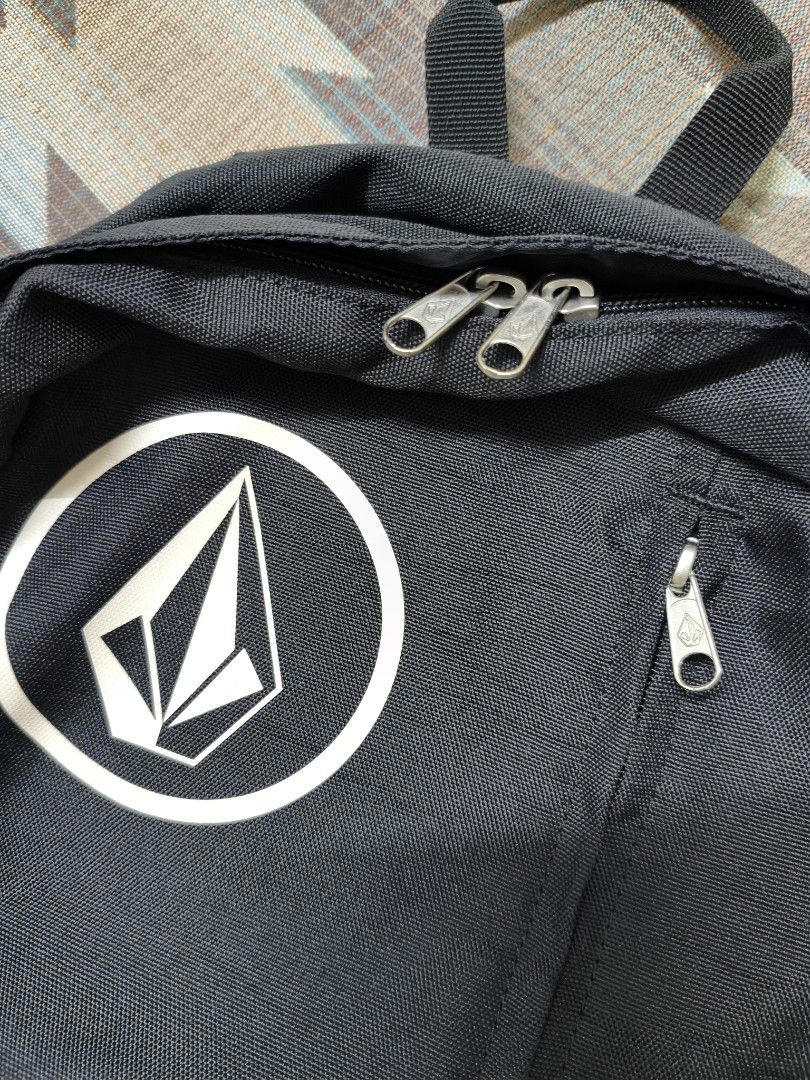 Volcom Black Backpack (Category: Backpacks) located in Padang Besar. Submitted by thirty_treasure30 (Listing ID 1453385973, Image 2). Description: RM79.00 (Termasuk Postage) Condition Like New Semua zip berfungsi.