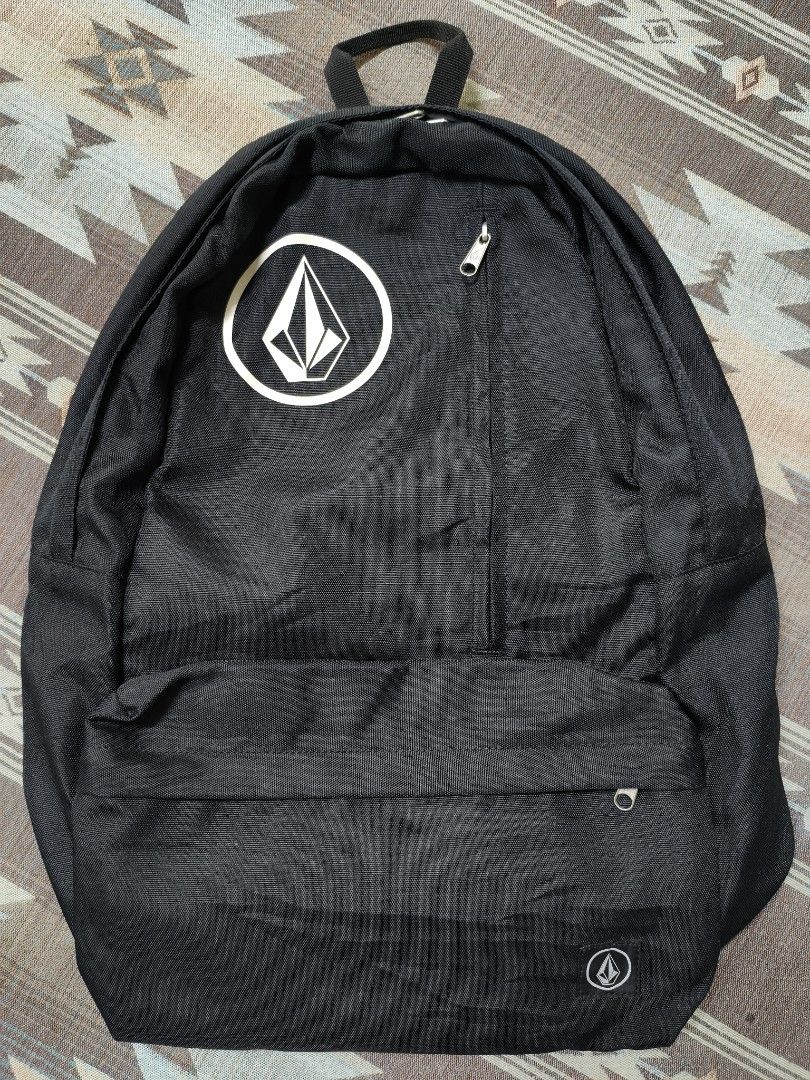 Volcom Black Backpack (Category: Backpacks) located in Padang Besar. Submitted by thirty_treasure30 (Listing ID 1453385973, Image 1). Description: RM79.00 (Termasuk Postage) Condition Like New Semua zip berfungsi.
