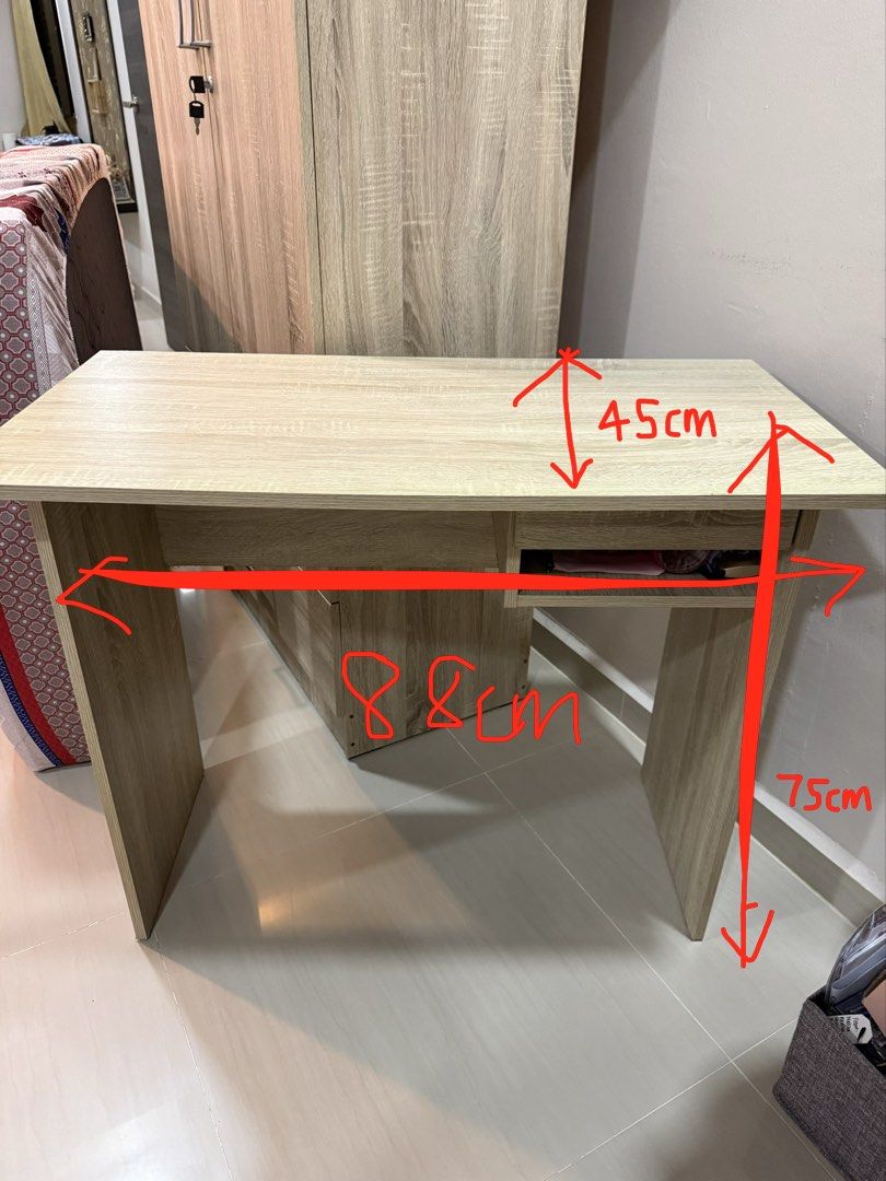 Table (Category: Tables & Sets) located in Singapore. Submitted by breakthelight (Listing ID 1453379978, Image 2). Description: $30 table .