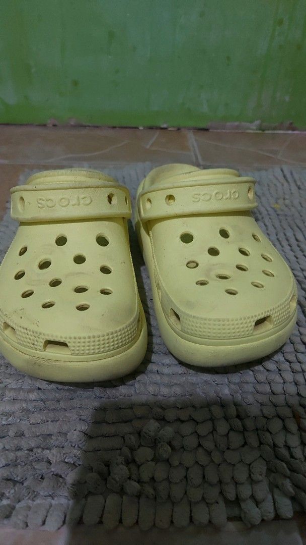 Yellow Crocs Clogs Sandals (Category: Babies & Kids Fashion) located in Marikina City. Submitted by adrianakendall88 (Listing ID 1453311306, Image 2). Description: - Classic yellow Crocs clogs - Features ventilation holes for breathability - Easy slip-on, slip-off design - Ideal for casual outings or gardening - Comfortable and durable construction - Size C13. Original price 2750php.
