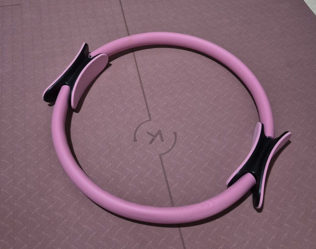 Yoga ring (Category: Toning & Stretching Accessories) located in Singapore. Submitted by aurin_ss (Listing ID 1453350113, Image 1). Description: .