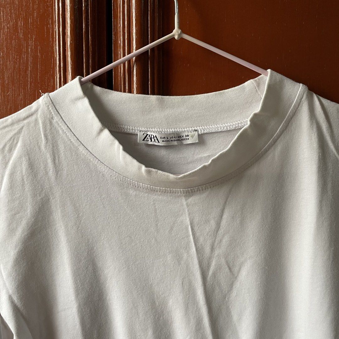 Zara White Cropped T-Shirt (Category: Shirts) located in Quezon City. Submitted by closetonline (Listing ID 1453296033, Image 2). Description: - White Zara T-shirt - Mock neck with short sleeves - Cropped fit - Size L .