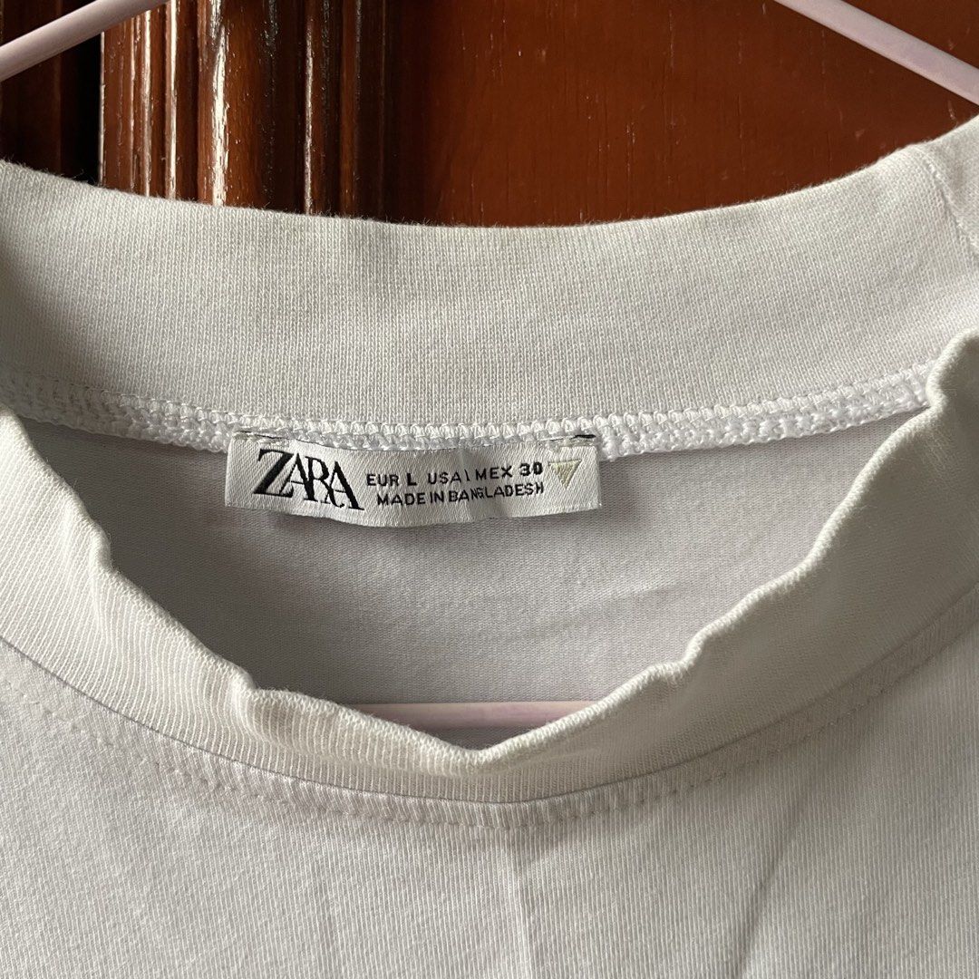 Zara White Cropped T-Shirt (Category: Shirts) located in Quezon City. Submitted by closetonline (Listing ID 1453296033, Image 3). Description: - White Zara T-shirt - Mock neck with short sleeves - Cropped fit - Size L .