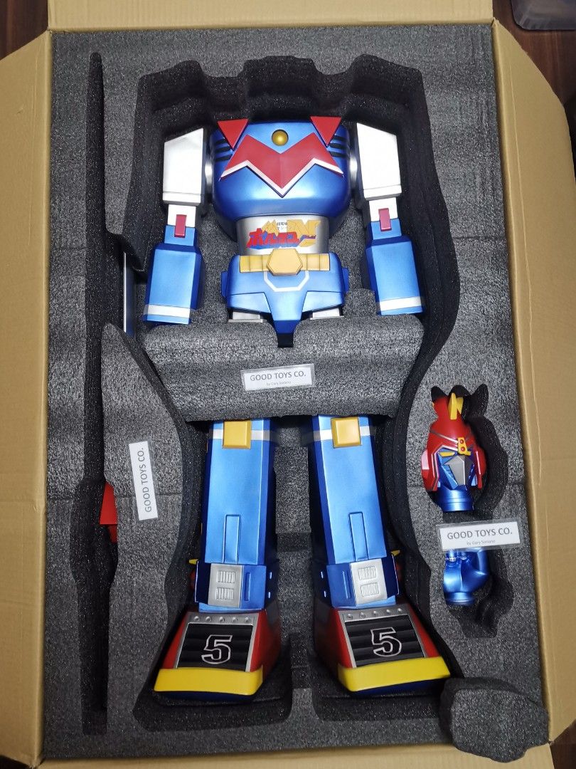 100 cm voltes v icarus (Category: Figurines & Statues) located in Manila. Submitted by genesis11_21 (Listing ID 1456698671, Image 1). Description: - Super big robot toy, stands 100cm tall! - Limited edition Mega Vinyl. - Features detachable head and hands. - Perfect for collectors. - Includes original packaging and foam inserts..