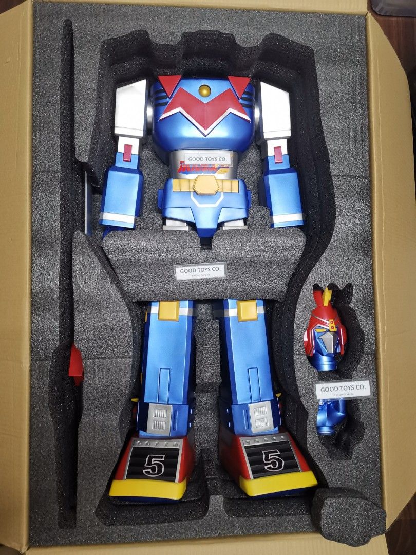 100 cm voltes v icarus (Category: Figurines & Statues) located in Manila. Submitted by genesis11_21 (Listing ID 1456698671, Image 3). Description: - Super big robot toy, stands 100cm tall! - Limited edition Mega Vinyl. - Features detachable head and hands. - Perfect for collectors. - Includes original packaging and foam inserts..