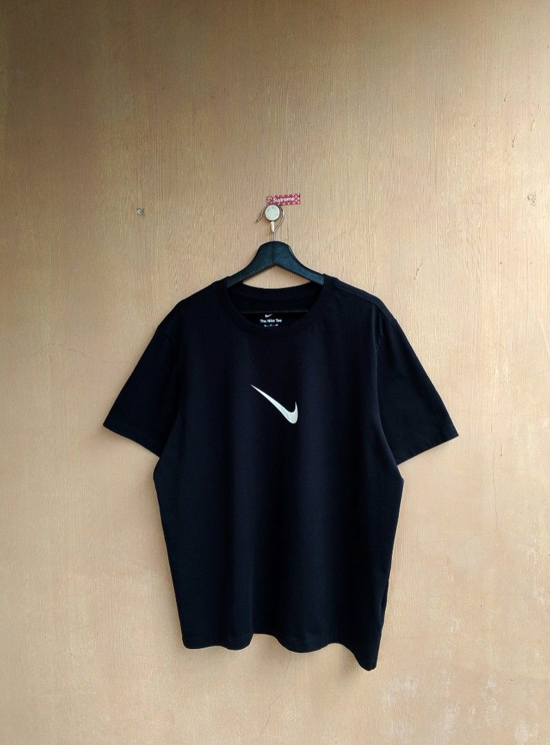 2025 Nike Giannis Reverse Swoosh T shirt (Category: Tshirts & Polo Shirts ) located in Lipa City. Submitted by MEECHYTWO2TWO (Listing ID 1456720694, Image 1). Description: • 2025 NIKE GIANNIS T SHIRT - Size: 2xl / Best fit L-XL - Width: 23 / Length: 29 - Sobrang Ganda pa sa personal - Excellent condition - Color rate: 10/10 - Additional sf +75 - Mop: GCASH/NO COD - Payment first tomorrow will be shipped.