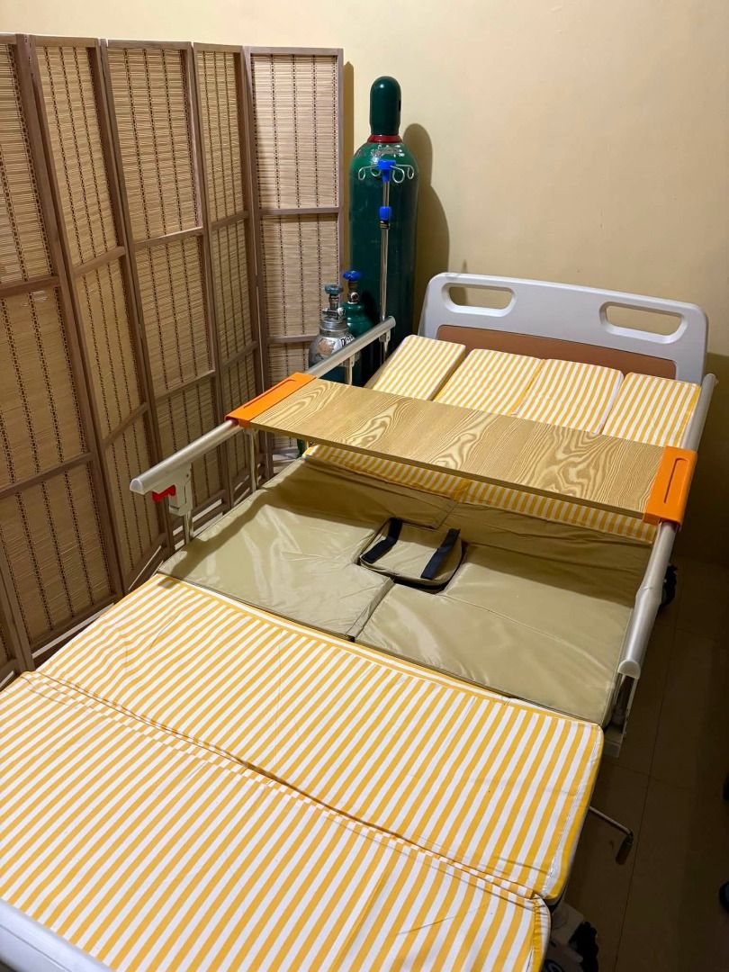 5-Crank Manual Nursing Bed (Category: Medical Supplies & Tools) located in Manila. Submitted by almagracedevera (Listing ID 1456750660, Image 2). Description: 💰 Price: ₱35,000 (Negotiable) 5-Crank Manual Nursing Bed ✅ Standard Hospital Size ✅ Load Capacity: Up to 200 kg ✅ Includes IV Pole & Hooks ✅ 5" Casters with Brakes for Mobility & Safety 5 Manual Functions: • Backrest (0–75°) • Leg/Knee Elevation (0–40°) • Chair Position (Fowler's Sitting) 