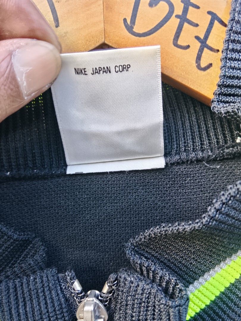 80-90's vintage nike track jacket (Category: Activewear) located in Bayombong. Submitted by jeffreybee (Listing ID 1456734951, Image 3). Description: Good as new 25 Length 21 width stretch upto 25 width no flaws.