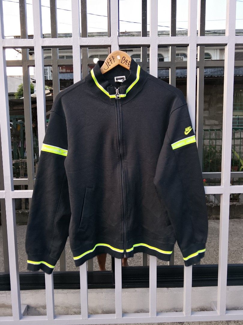 80-90's vintage nike track jacket (Category: Activewear) located in Bayombong. Submitted by jeffreybee (Listing ID 1456734951, Image 1). Description: Good as new 25 Length 21 width stretch upto 25 width no flaws.