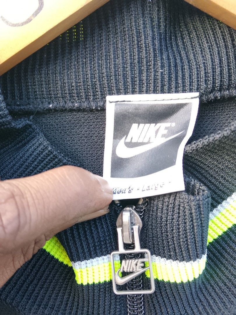 80-90's vintage nike track jacket (Category: Activewear) located in Bayombong. Submitted by jeffreybee (Listing ID 1456734951, Image 2). Description: Good as new 25 Length 21 width stretch upto 25 width no flaws.