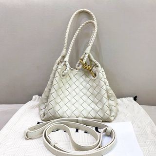 (Category: ) located in . Submitted by millenlavish_outlet (Listing ID 1456671482, Image 1). Description: .