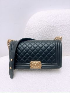 （分類：）位於 。 由 heras.luxury 提交（商品編號 1456655781，圖片 1）。簡介： 。