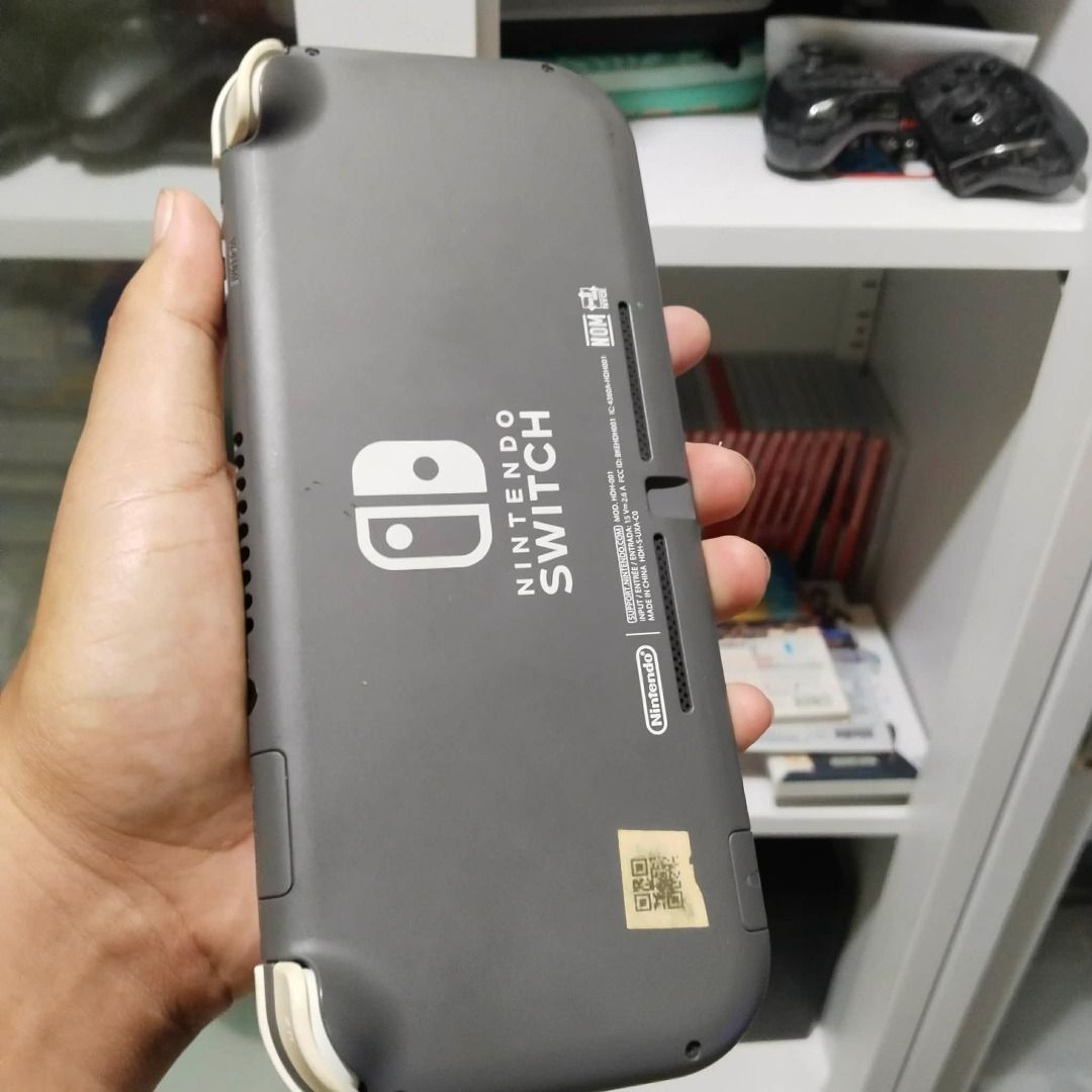🎮 Nintendo Switch Lite – Gray + 4 Game Cartridges (Category: Nintendo) located in Tagum. Submitted by oliverosagusila (Listing ID 1456609267, Image 3). Description: 🎮 Nintendo Switch Lite – Gray + 4 Game Cartridges 💰 Price: ₱7,000 ✨ Condition: ✅ Fully functional ✅ No history of repair ✅ Never dropped ✅ All buttons working properly ✅ Analog sticks working perfectly ✅ No issues / ready to use 📦 Inclusions: • Nintendo Switch Lite – Gray • Carryi