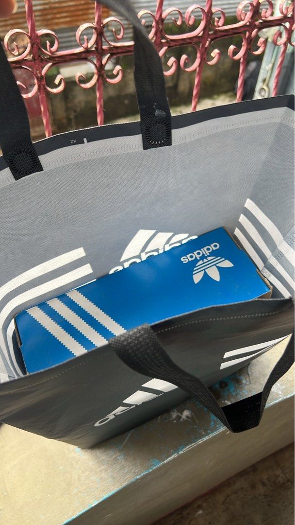 Adidas Samba OG B75806 White Black Gum (Category: Sneakers) located in Manila. Submitted by jomstolosa.283 (Listing ID 1456731402, Image 3). Description: - Brand: Adidas Samba OG - Color: White with black stripes - Sole: Classic gum sole - Size: UK 6 / US 6.5 - Condition: Brand new, never worn - Includes: Original box and bag.