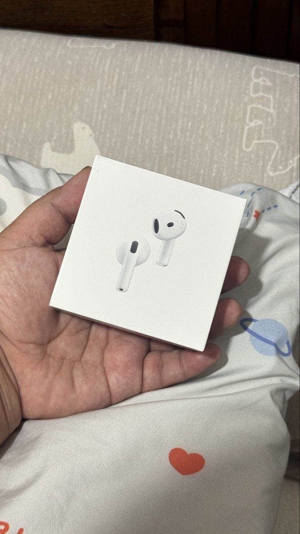 AirPods 4 (Category: Earphones) located in Quezon City. Submitted by jdfarala (Listing ID 1456769738, Image 1). Description: Brand new Apple AirPods 4 Sealed Purchased from Power Mac Center BGC RFS: still using AirPods Pro 3 Specs: https://www.apple.com/ph/airpods-4/specs/.