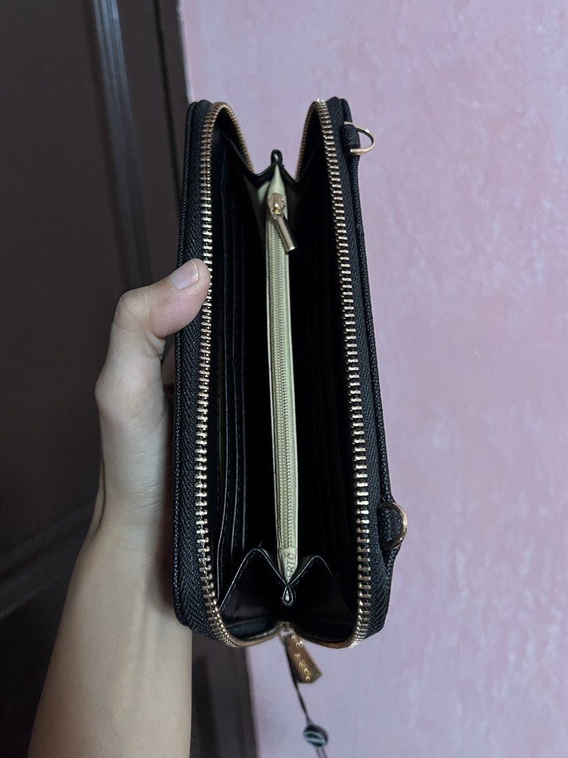 ALBERTO Quilted Zip Around Wallet with Dust Bag (Category: Luxury Bags & Wallets) located in Marilao. Submitted by clothesdeleona (Listing ID 1456757773, Image 2). Description: - Brand: ALBERTO - Color: Black - Material: Quilted - Closure: Zip around - Interior: Zippered compartment, card slots - Condition: Brand new with tag attached - Includes: Original ALBERTO dust bag bagong bago never po nagamit 😊 open for lalamove and jnt (payment first po