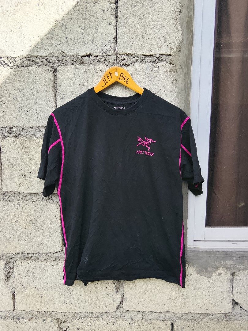 Arcteryx big logo drifit (Category: Activewear) located in Bayombong. Submitted by jeffreybee (Listing ID 1456734609, Image 2). Description: 26 length 21 eidth stretch upto 23 EXCELLENT PO NEED WASH ONLY. WASHABLE DIRT NO STAINS..