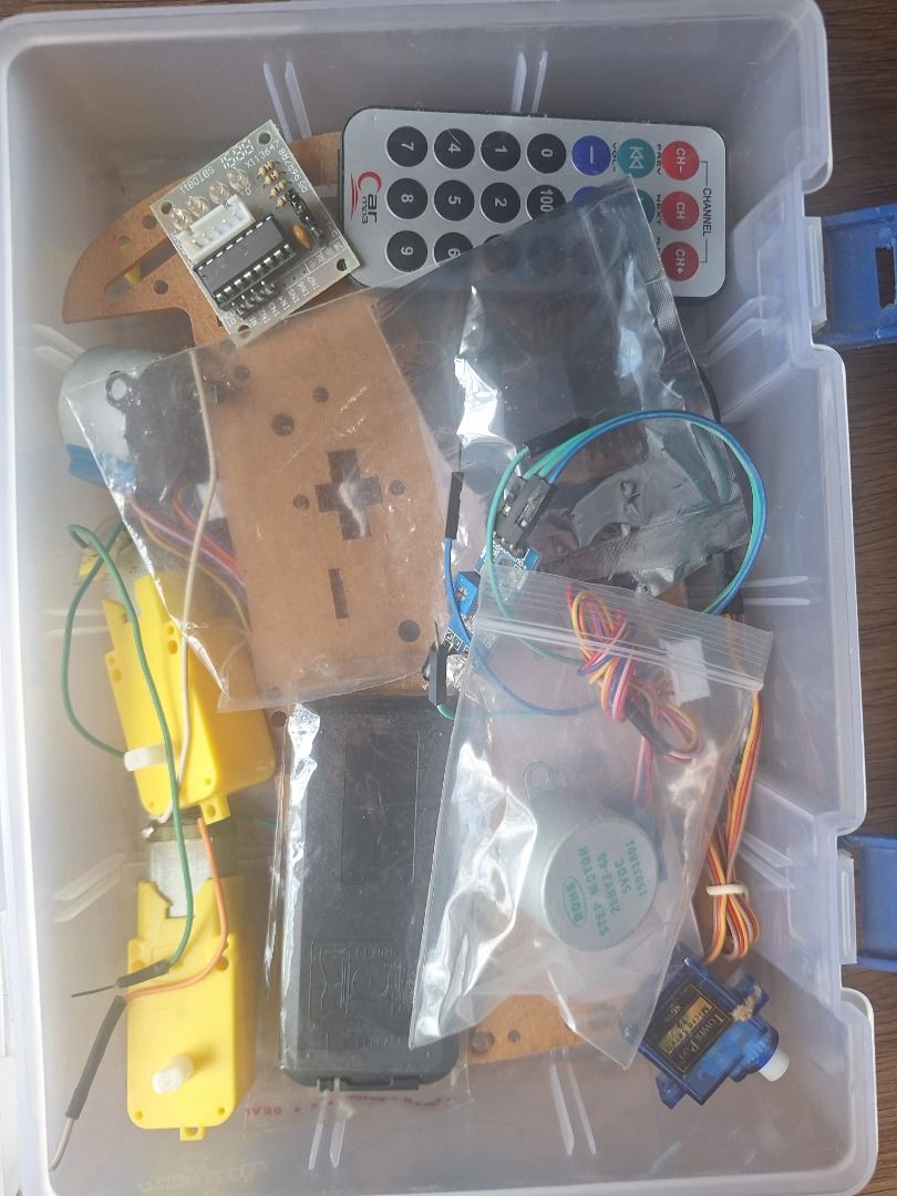 Arduino Uno Project Kit with Components and Shields (Category: Other Accessories) located in Santa Rosa. Submitted by samufm (Listing ID 1456631247, Image 3). Description: - Arduino Uno boards included - Assorted electronic components: breadboards, jumper wires, motors, servos, 7 segment, dot matrix displays, remote control, relays, mini solar panel (wattage unknown), etc. - TAKE ALL - untested parts, buy at your own risk - negotiable pero hard p
