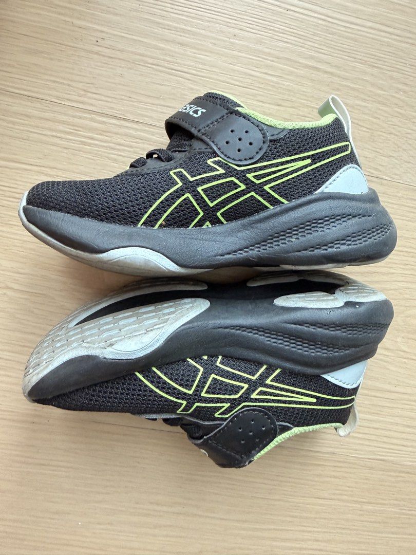 Asics Kids Lazerbeam (Category: Babies & Kids Fashion) located in San Pedro. Submitted by tabacheengcheeng (Listing ID 1456780364, Image 3). Description: ASICS LAZERBEAM - Kids' black Asics running shoes - Neon green accents and details - Easy velcro strap closure - Breathable mesh upper - Perfect for sports or everyday wear - Minor scuffs on soles from light use Can pass as new With box .