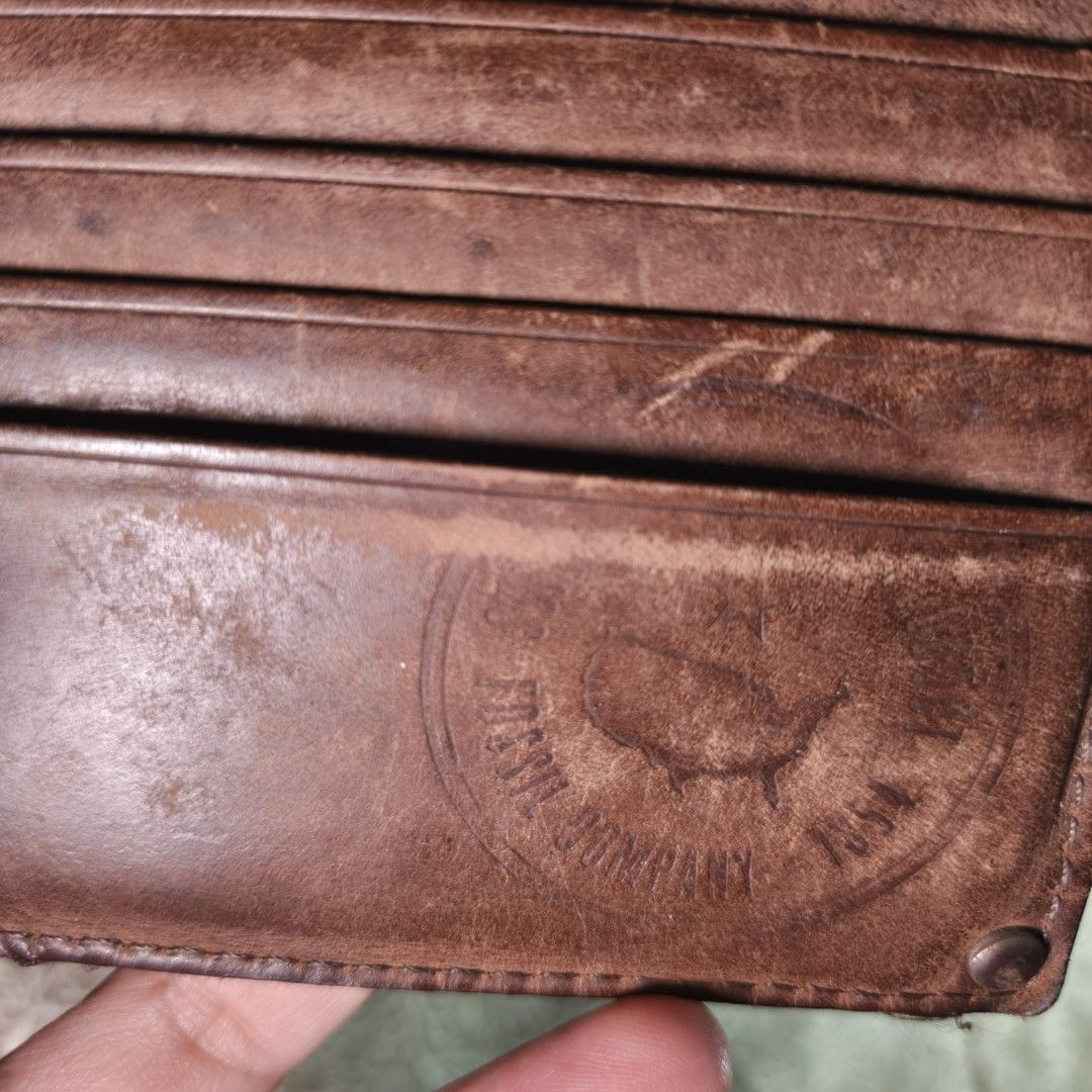 Authentic Fossil Leather Wallet (Category: Wallets & Card Holders) located in Cavite. Submitted by donyachuHandicraft (Listing ID 1456649848, Image 2). Description: Authentic Fossil Leather Bifold Wallet Sign of usage but still usable preloved please manage your expectation Please view all photos before purchasing Pay tru Gcash Ship tru Gogoexpress / Lalamove Sf c/o by the buyer.