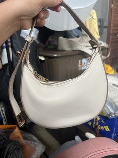 (Category: ) located in . Submitted by kimbags (Listing ID 1456662295, Image 1). Description: .