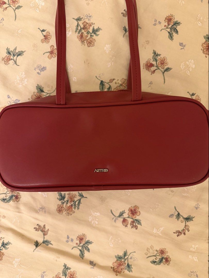 AZTRID RED BOWLER BAG (Category: Shoulder Bags) located in Taguig. Submitted by cattydeclutters (Listing ID 1456746585, Image 2). Description: used once only..