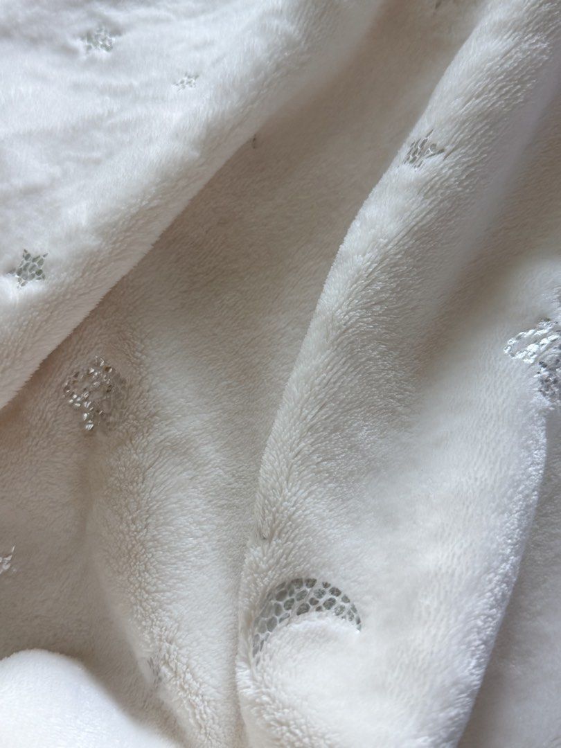 Baby Blanket Fleece Premium (Category: Changing Mats & Accessories) located in Taguig. Submitted by love_preloved__ (Listing ID 1456624462, Image 1). Description: Super pretty po nito and super lambot esp for sensitive skin. Patterns are really pretty. Newly washed, ok to use asap. I have another one in pink ☺️ pls check my other listings .