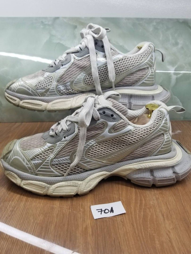 SALE LP NA Balenciaga 3xl sneakers 42 (Category: Sneakers) located in Quezon City. Submitted by lykpossession (Listing ID 1456767403, Image 2). Description: Ask first if available.