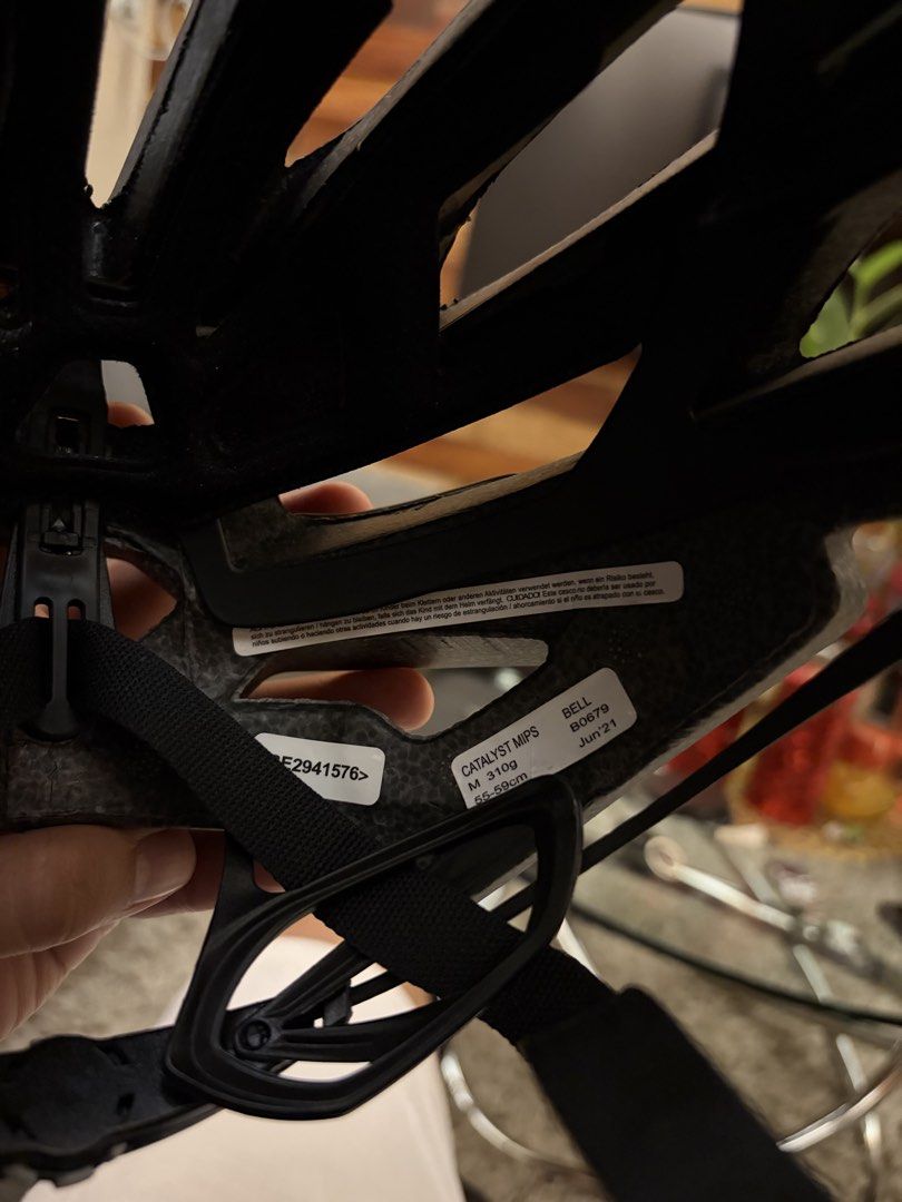 Bell Catalyst MIPS Bicycle Helmet - Black, Size M (Category: Bicycles) located in Pasig City. Submitted by real.123 (Listing ID 1456727570, Image 3). Description: -BNEW - Bell Catalyst MIPS Helmet - Color: Black - Size: Medium (fits 55-59cm head circumference) - Weight: 310g - Safety Standard: CE EN 1078 certified - Ideal for: Cycling, Skateboards, Roller Skaters - Complete inclusion Rfs - need larger size Issue : crack lang sa MIPS logo super sl