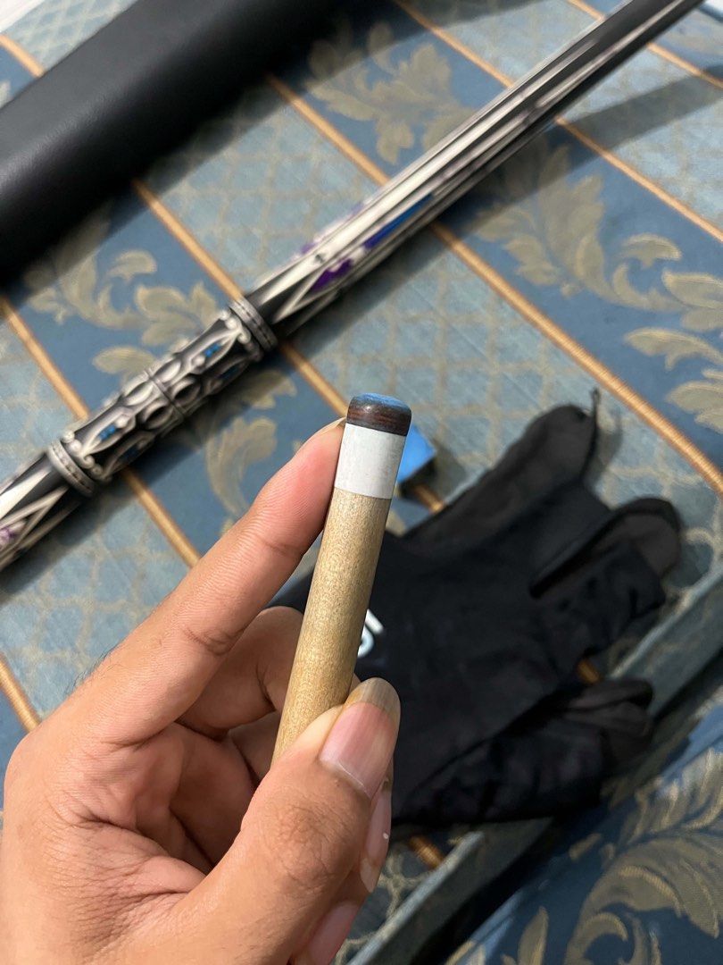 Billiard Cue Stick: Space X with Kamui Tip (Category: Other Sports Equipment and Supplies) located in Quezon City. Submitted by mjnovo (Listing ID 1456679452, Image 2). Description: Hard case that is on the picture is not included, only soft case is included. Other inclusion: - free gloves - chalk Slightly negotiable for sure buyer..