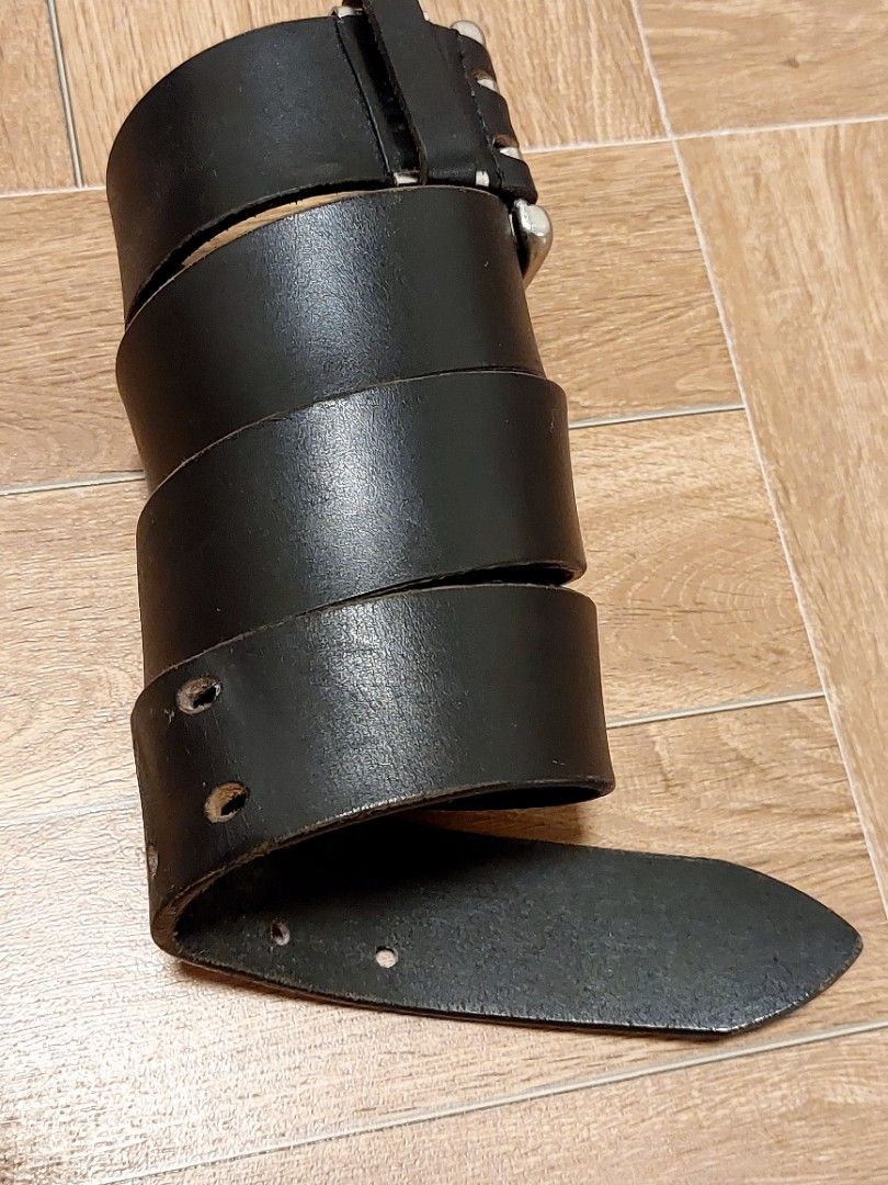Black Leather Belt (Category: Belts) located in Muntinlupa City. Submitted by sakurambo_des (Listing ID 1456653664, Image 3). Description: Black Leather Men's Belt Geuine leather Double Prong Solid Buckle Size 34-38"approx.measure in good condition..