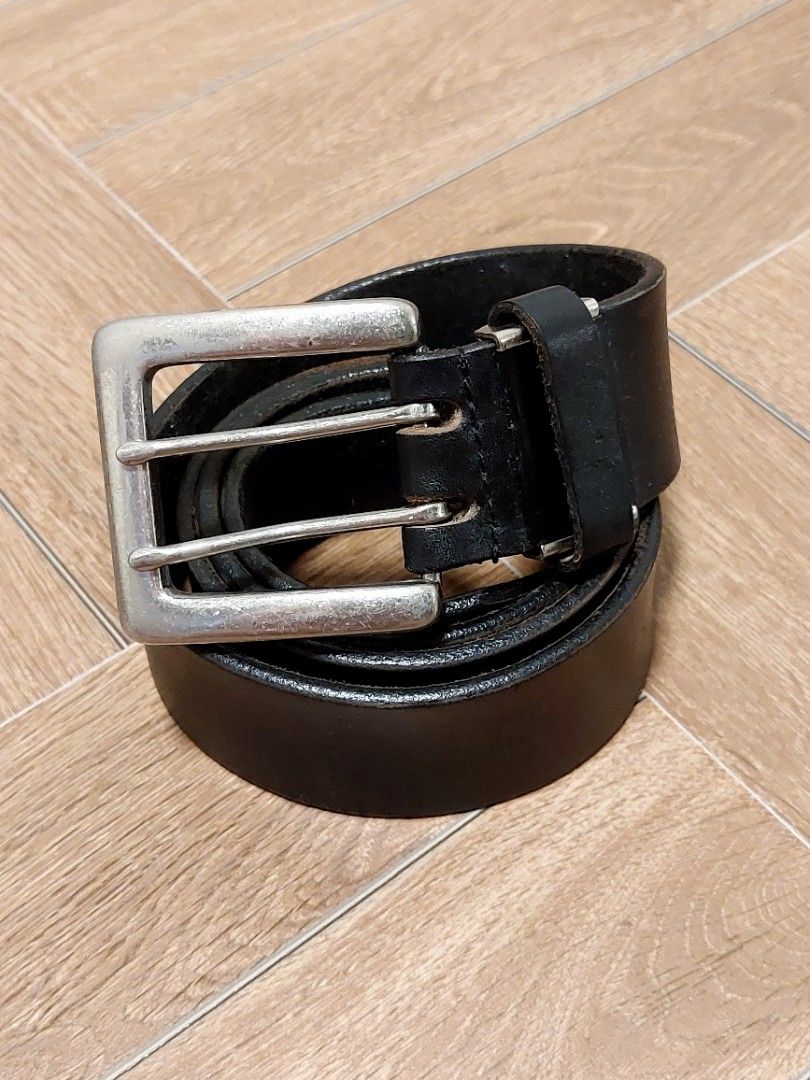 Black Leather Belt (Category: Belts) located in Muntinlupa City. Submitted by sakurambo_des (Listing ID 1456653664, Image 1). Description: Black Leather Men's Belt Geuine leather Double Prong Solid Buckle Size 34-38"approx.measure in good condition..