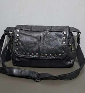 (Category: ) located in . Submitted by moonthrifting (Listing ID 1456699593, Image 1). Description: .