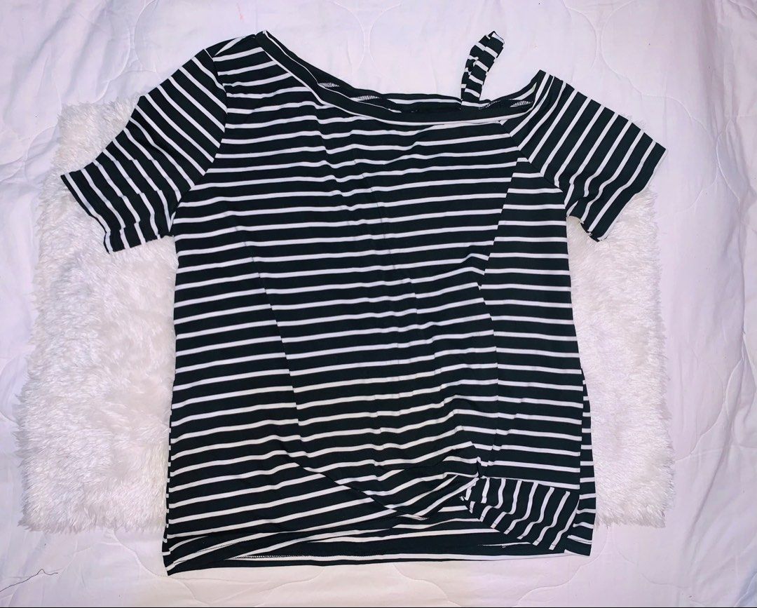 Black-and-white horizontal striped short-sleeve top (Category: Blouses) located in Pasig City. Submitted by nyca1989 (Listing ID 1456613592, Image 1). Description: Black-and-white horizontal striped short-sleeve top features an asymmetrical diagonal neckline with a unique cutout strap detail with tie design. Fits to XL - XXL Feel free to negotiate! Open to reasonable haggling. Let’s meet halfway and make a fair deal. Serious buyers are very welco