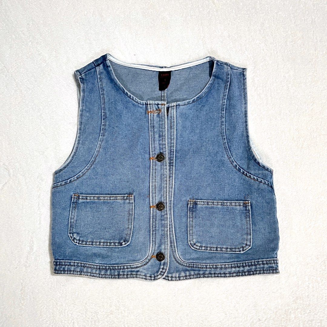 Blue Denim Button-Up Vest with Pockets (Category: Vests) located in Binan City. Submitted by veniceao (Listing ID 1456690098, Image 1). Description: PLEASE READ ❤️ Loc: Manila/Laguna (open for checkout for cheaper sf—starts at ₱20) For sure buyer: 1. Make an offer. 2. Send your details for confirmation 3. Pay until 3pm the next day I confirm the order. Details: - Fits size xs-small - Classic blue denim vest - Button-up front closure - Two chest p