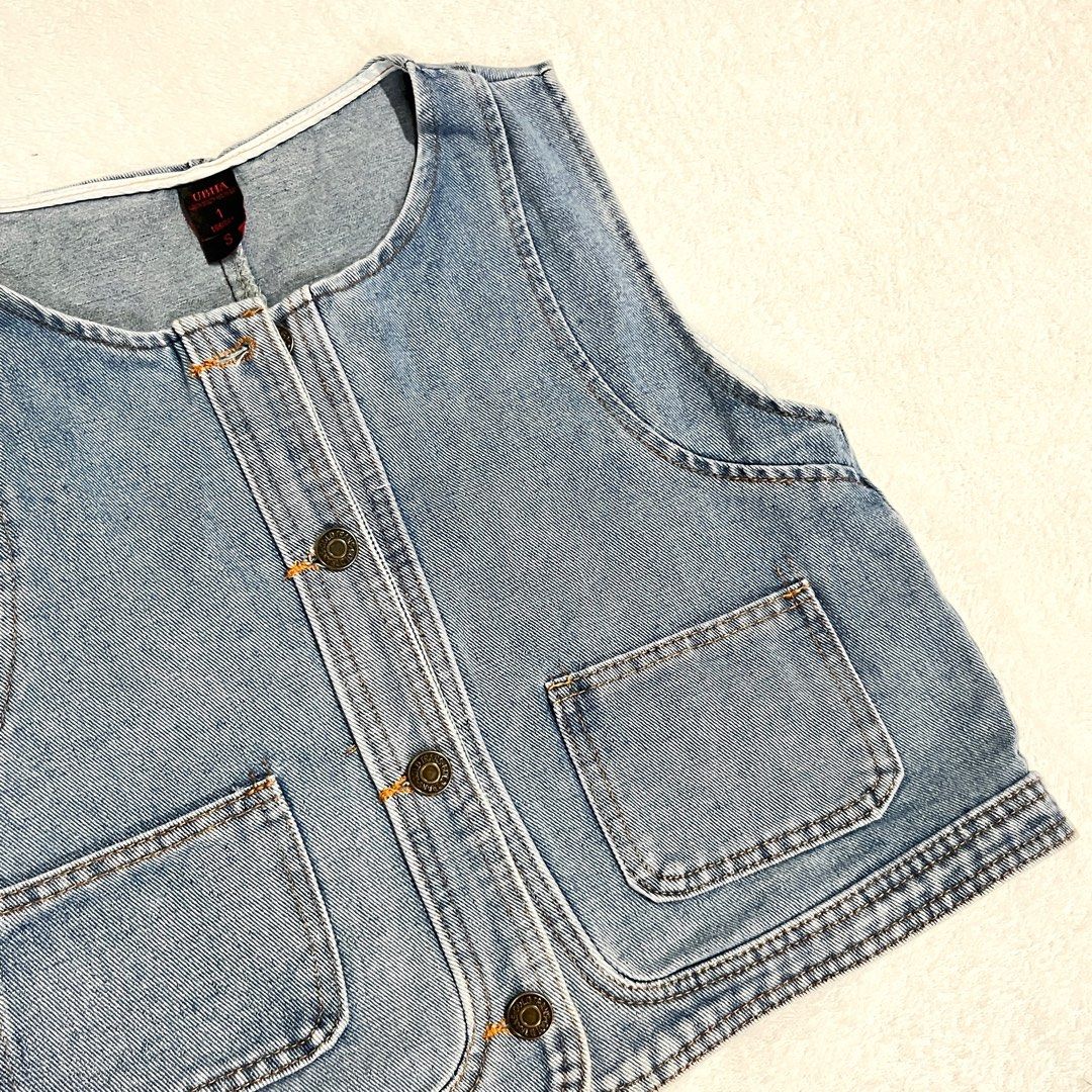 Blue Denim Button-Up Vest with Pockets (Category: Vests) located in Binan City. Submitted by veniceao (Listing ID 1456690098, Image 2). Description: PLEASE READ ❤️ Loc: Manila/Laguna (open for checkout for cheaper sf—starts at ₱20) For sure buyer: 1. Make an offer. 2. Send your details for confirmation 3. Pay until 3pm the next day I confirm the order. Details: - Fits size xs-small - Classic blue denim vest - Button-up front closure - Two chest p