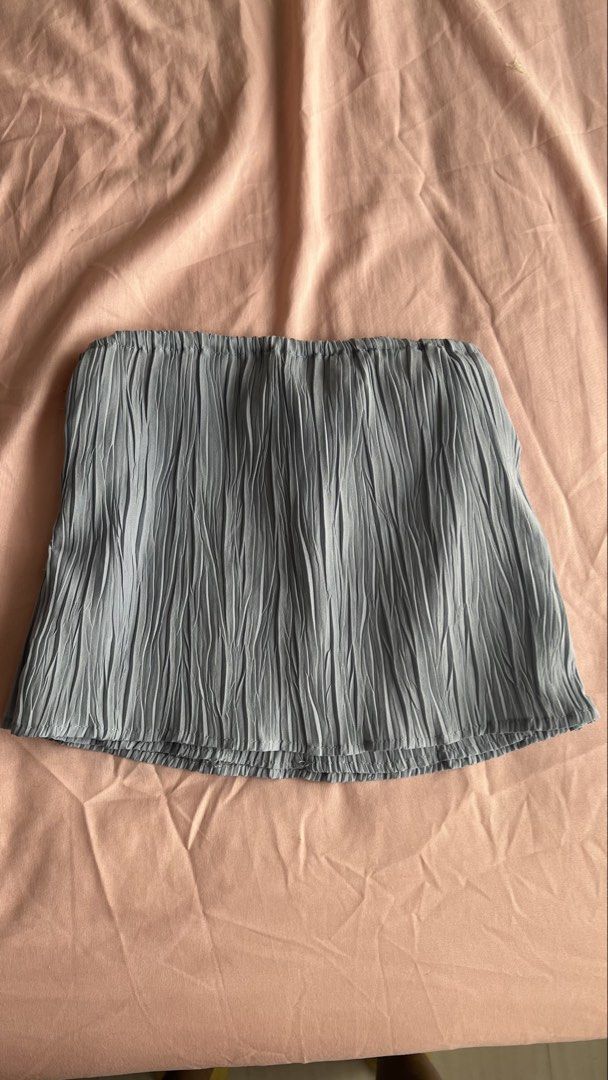 Blue pleated tube top (Category: Sleeveless) located in Quezon City. Submitted by spacecleanse (Listing ID 1456672625, Image 2). Description: Thrifted vin label.