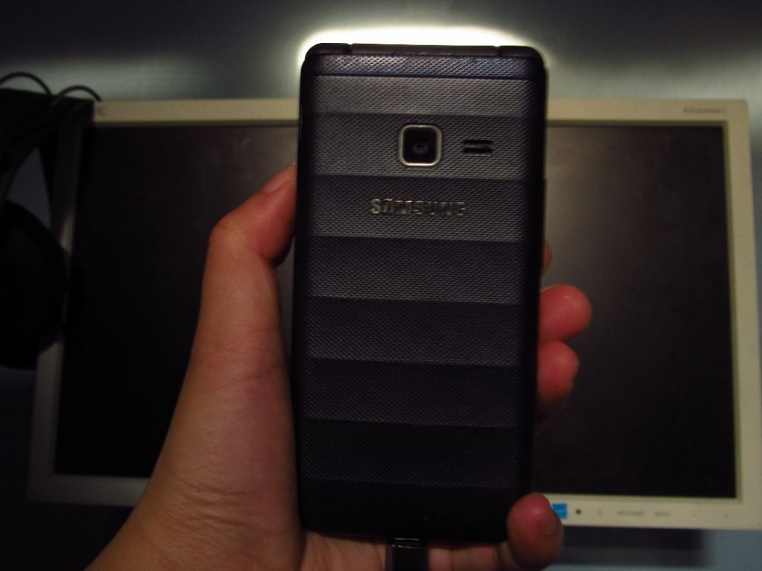 Blue Samsung Galaxy Folder 1 OPENLINE | Korean Variant (Category: Samsung) located in Mandaue City. Submitted by declutz_ering (Listing ID 1456606046, Image 3). Description: Shipping will be on Saturdays due to work RFS: used to be my main daily driver but no longer supports the banking apps that I use. will be using money to buy and switch to alt mive style flip phone to reduce my screen time Honest Flaws/Issues: - black lines on the bottom left