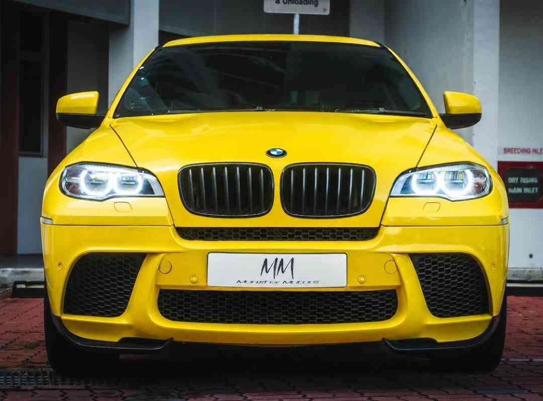 BMW X6 xDrive35i (A) (Category: Used Cars) located in Singapore. Submitted by monstermotors. (Listing ID 1456677719, Image 1). Description: Low depreciation. Best deal guaranteed. Stunning yellow brings out a big and striking presence on the road. With upgraded X6 M kit. Exciting drive and absolute monster. Spacious and sits comfortably for all. Well priced and affordable for such a big and timeless shaped car. Trade in and financing available. C