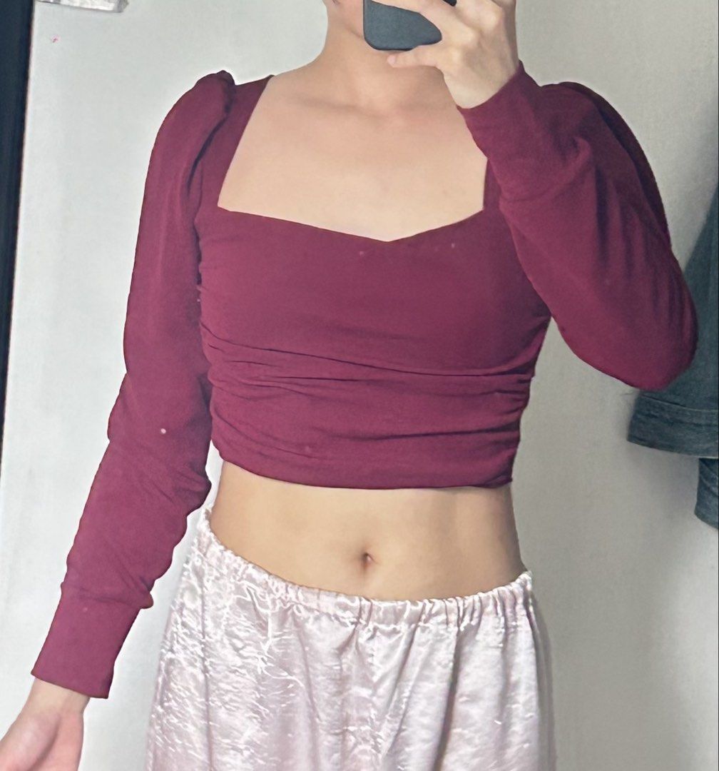 Burgundy Maroon Puffed Longsleeve BSCO (Category: Longsleeves) located in Caloocan City. Submitted by declutteringkai (Listing ID 1456678928, Image 1). Description: Shipping fee shouldered by buyer. Mode of Payment: BPI.