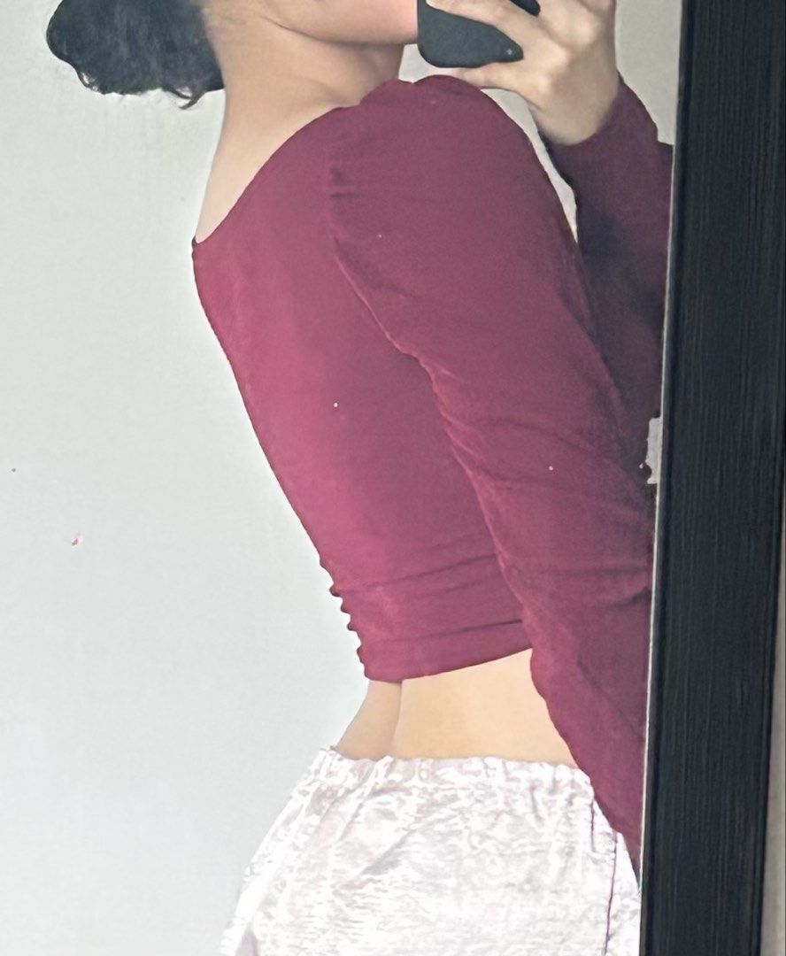 Burgundy Maroon Puffed Longsleeve BSCO (Category: Longsleeves) located in Caloocan City. Submitted by declutteringkai (Listing ID 1456678928, Image 3). Description: Shipping fee shouldered by buyer. Mode of Payment: BPI.