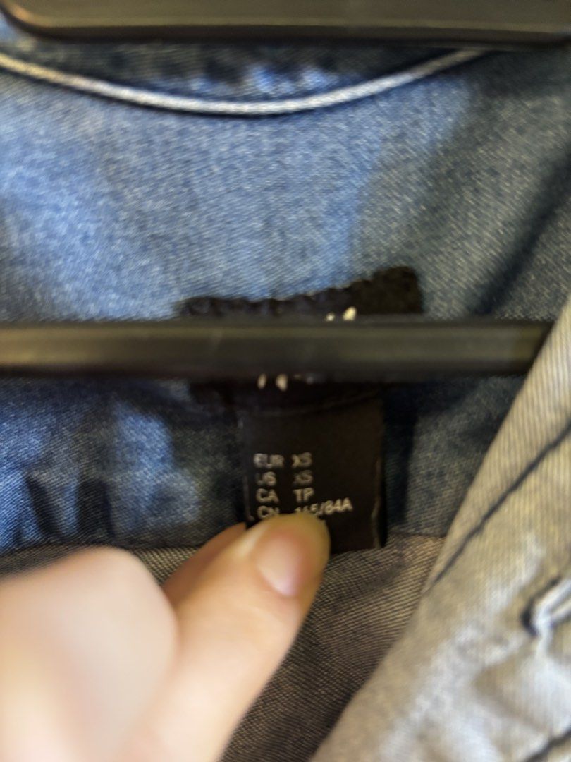 Button down (Category: Shirts) located in Singapore. Submitted by calculators123 (Listing ID 1456670917, Image 2). Description: Suits size M as well Cotton .