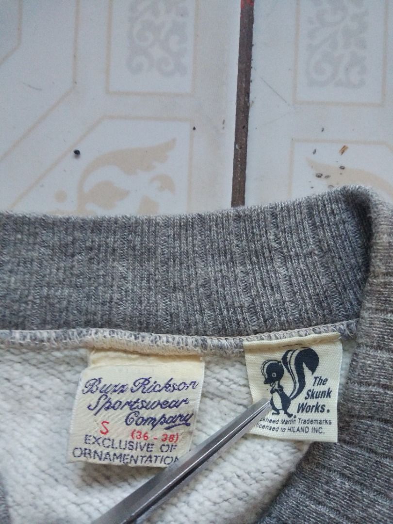 Buzz Rickson Skunk Works Sweater S (Category: Coats, Jackets and Outerwear) located in Pasay City. Submitted by denimdude.ph (Listing ID 1456671464, Image 3). Description: made in Japan pink marks, last pics.