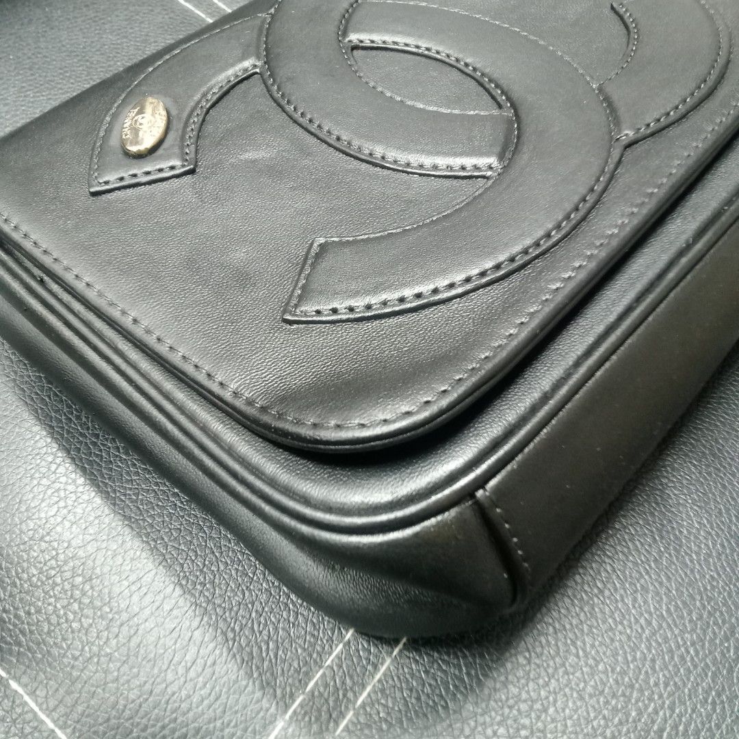 CHANEL CHAIN SHOULDER BAG (Category: Luxury Bags & Wallets) located in Bayombong. Submitted by Gentlemans_ClosEt (Listing ID 1456604948, Image 3). Description: CHANEL CHAIN SHOULDER BAG CALFSKIN LEATHER RANK A-AB RECOLOR TO BLACK NO LEATHER CRACKS IN VERY PRESENTABLE CONDITION INTACT HOLOGRAM CODE PLEASE DO SELF AUTHENTICATION.