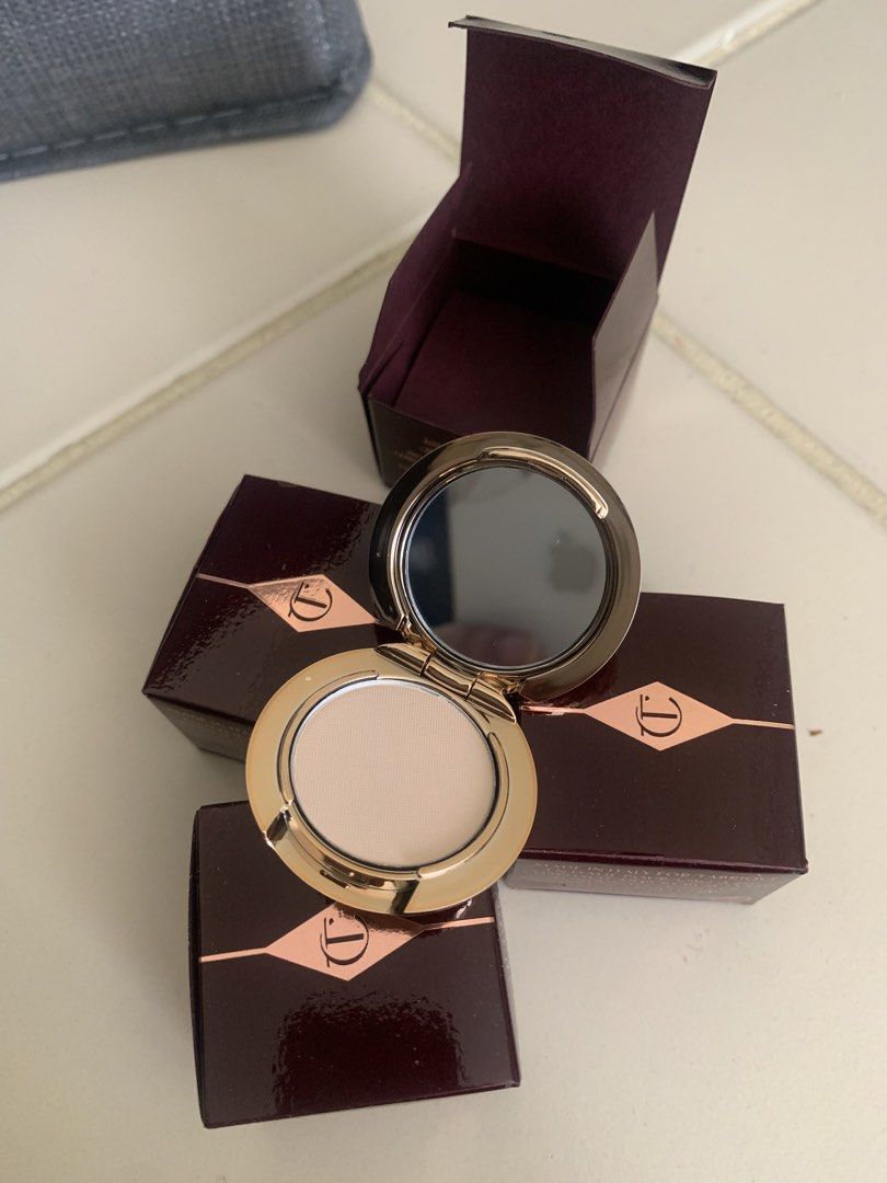 charlotte tilbury airbrush mini (Category: Makeup) located in Manila. Submitted by j_lnhhl (Listing ID 1456633819, Image 1). Description: 0.8 g mini airbrush.