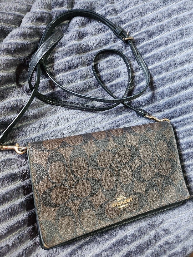 Coach - Anna Foldover (Category: Luxury Bags & Wallets) located in Manila. Submitted by namioli (Listing ID 1456655786, Image 1). Description: .
