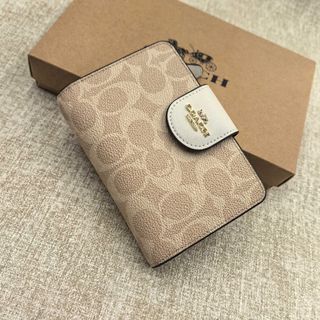 (Category: ) located in . Submitted by fancycollzstore (Listing ID 1456748520, Image 1). Description: .