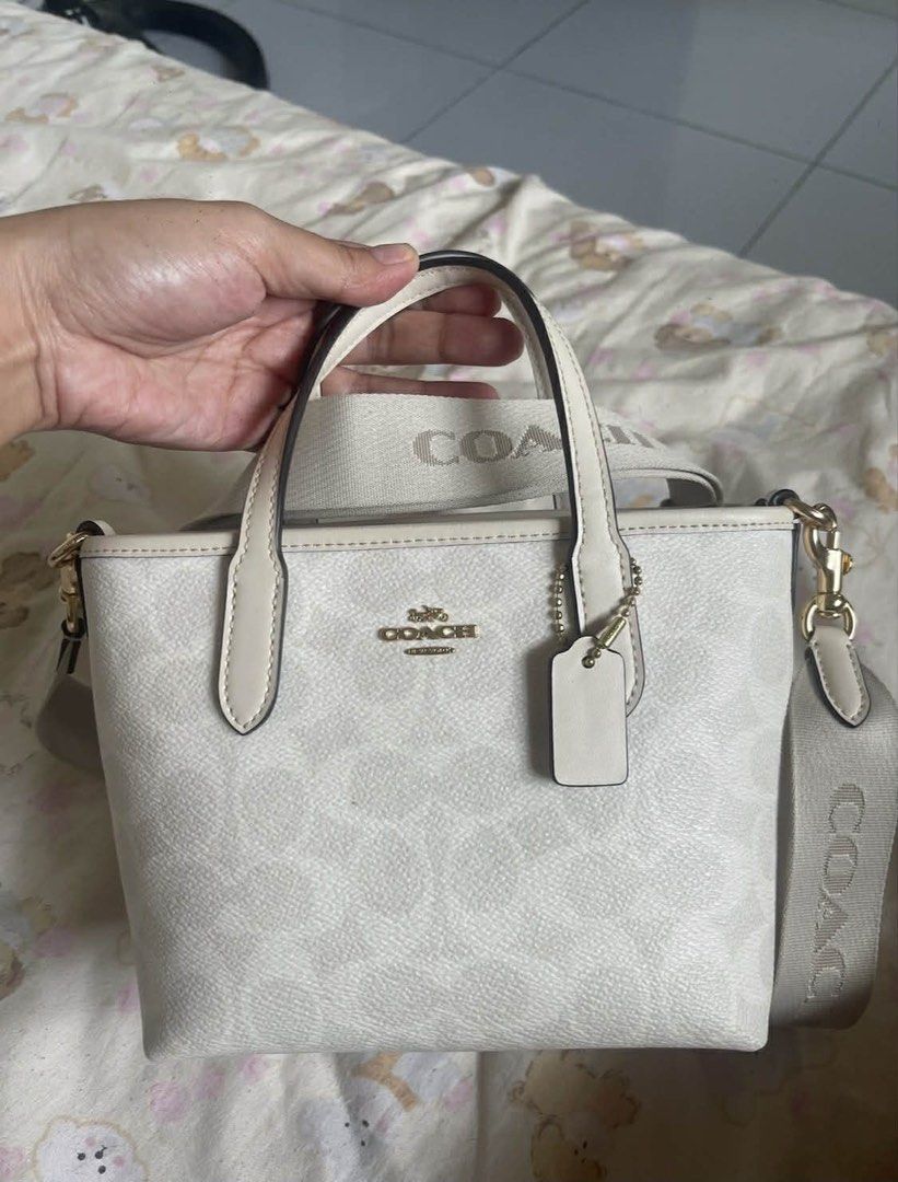 Coach Mini City (Category: Luxury Bags & Wallets) located in Manila. Submitted by fairytale_nami (Listing ID 1456704356, Image 2). Description: - Authentic White Coach Tote Bag - Signature Coach Pattern - Adjustable Long Strap Included - Elegant Gold Hardware Details - Small Tag Attached - Ideal for Everyday Use -Mini city.