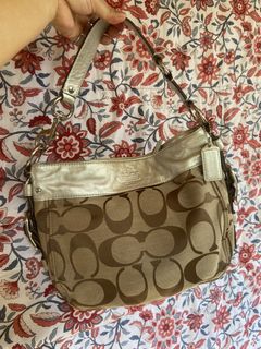 (Category: ) located in . Submitted by baglovers10 (Listing ID 1456657269, Image 1). Description: .